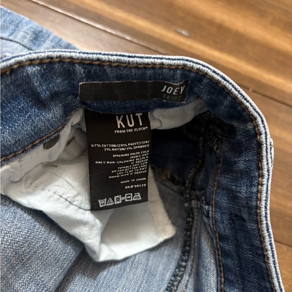 Kut from the Kloth Sz 2 Joey Skirt Blue Denim Two Tone Panel High Waist Short - Picture 9 of 9